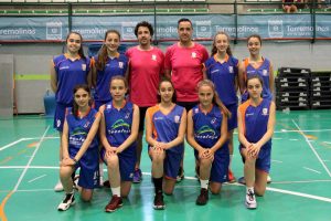 Equipo infantil femenino de baloncesto del Colegio Divina Pastora (León)