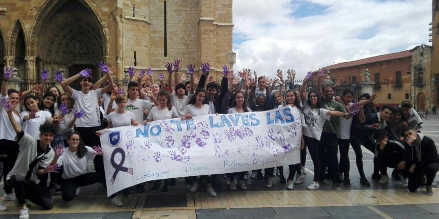 El Colegio Virgen Blanca (León) baila contra la violencia de género