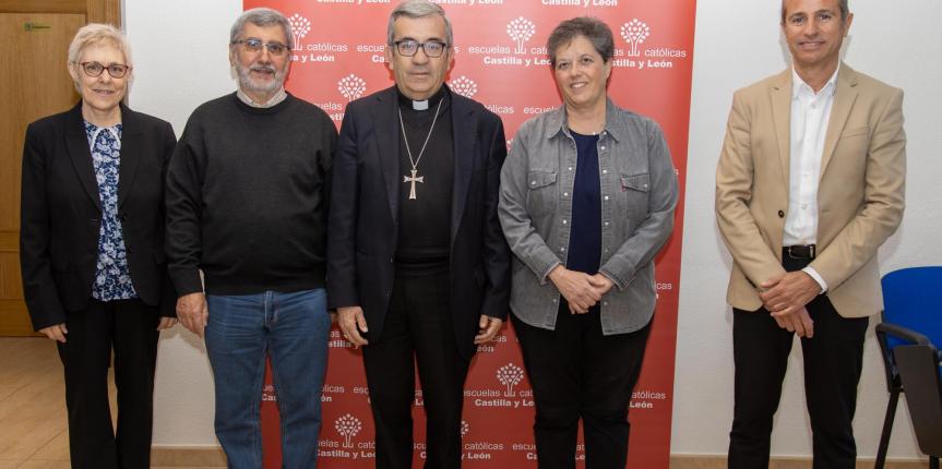 El arzobispo de Valladolid, Luis Argüello, visita Escuelas Católicas Castilla y León
